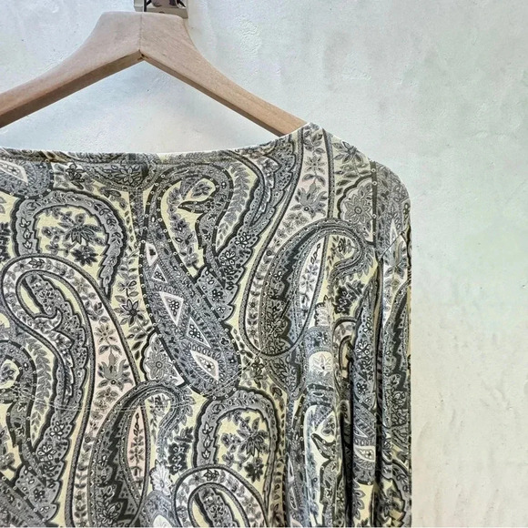 Hillard & Hanson || Paisley Cream and Sage Blouse - Picture 6 of 7